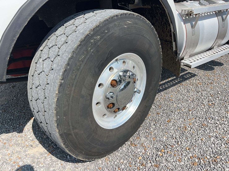 2019-kenworth-t8-series-dump-truck-image-18