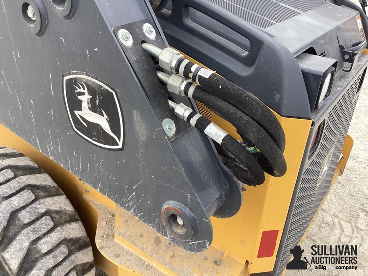 2016-deere-320e-image-16