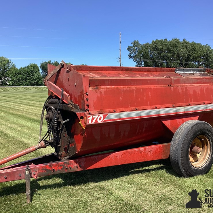 Nu Hawk 170 S/A Manure Spreader