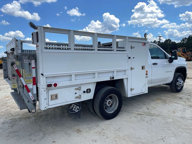 2022-chevrolet-silverado-3500-image-4