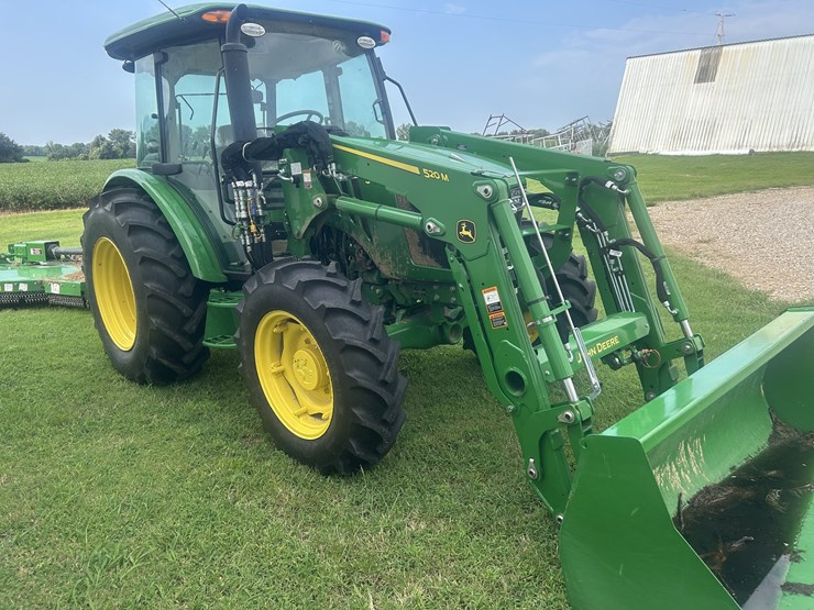 2024-john-deere-5075e-image-2