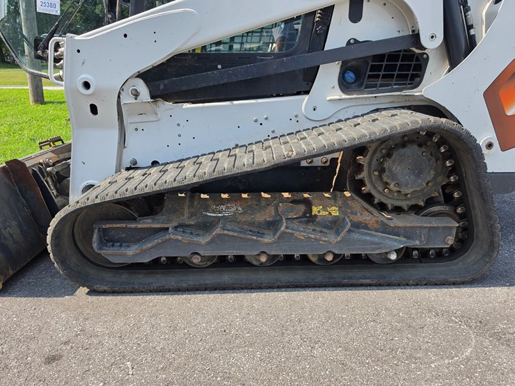 2023-bobcat-t770-image-38