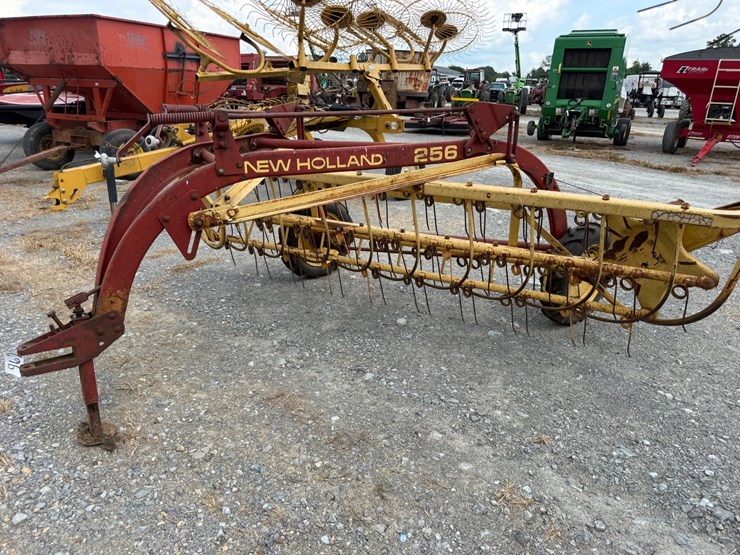 new-holland-256-image-1