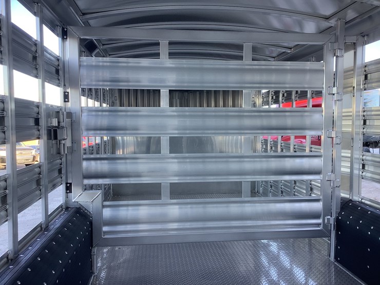 2025-platinum-18'-x-8"-livestock-trailer-image-14