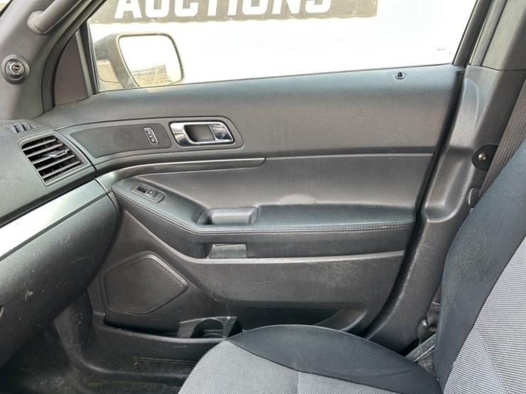 2014-ford-explorer-image-13