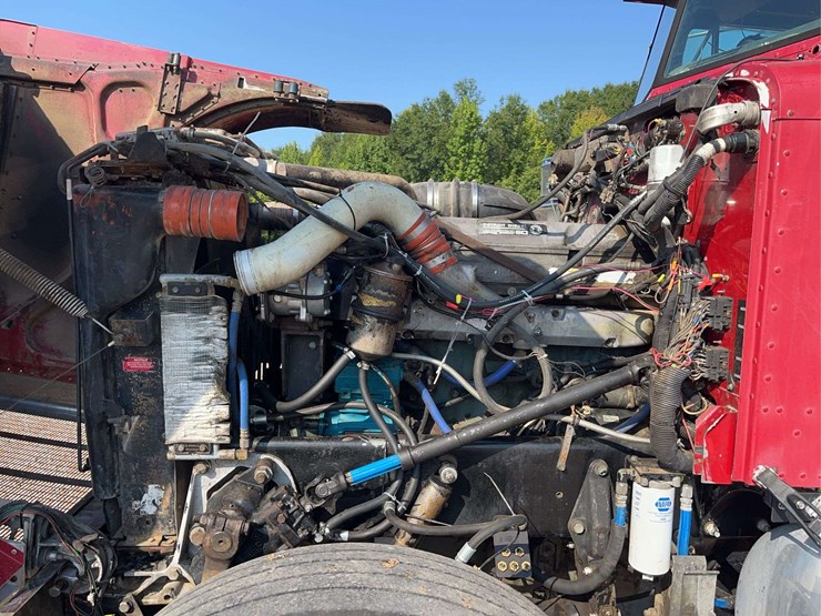 2000-peterbilt-379-image-24