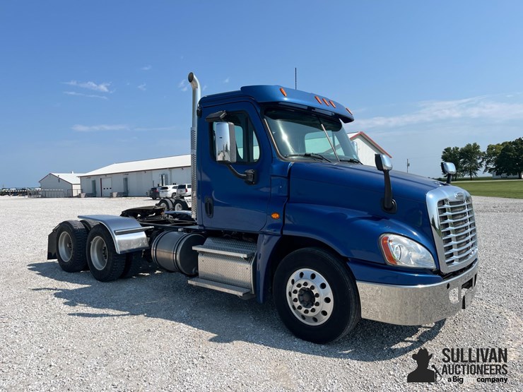 2015-freightliner-cascadia-125-image-3