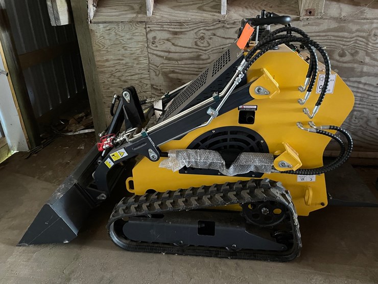 #9732-•-land-hero-mini-skid-steer-loader-image-1