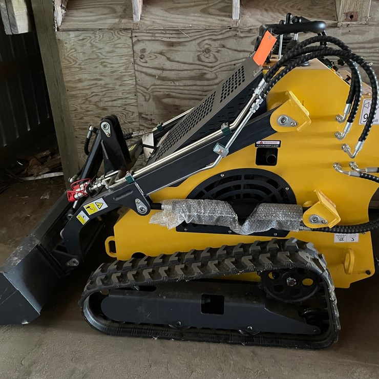 #9732 • Land Hero Mini Skid Steer Loader
