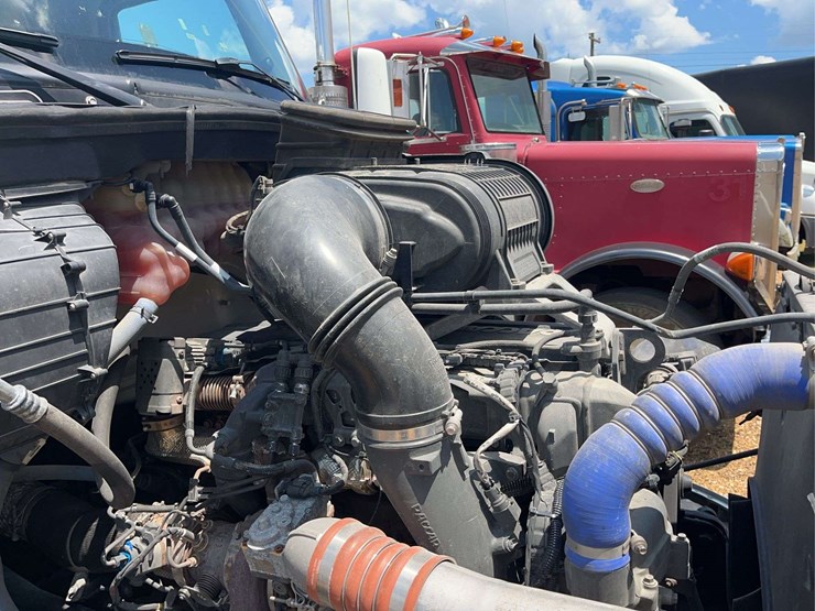 2022-kenworth-t680-image-41