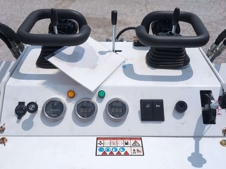 zjg-mini-skid-steer-loader-zj-380-(white)---15hp-image-10