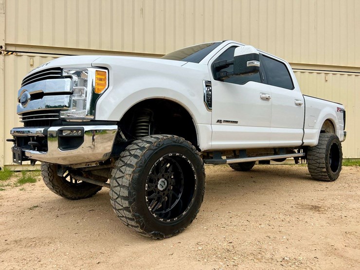 2017-ford-f250-lariat-image-1