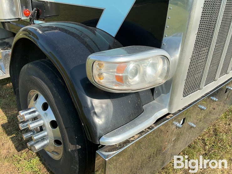 2017-peterbilt-389-image-14