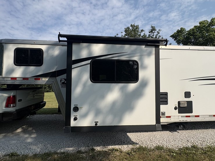 2018-bison-8011ldstlt-stock-combo-living-quarters-trailer-image-41