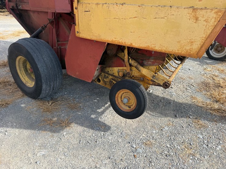 new-holland-855-image-6