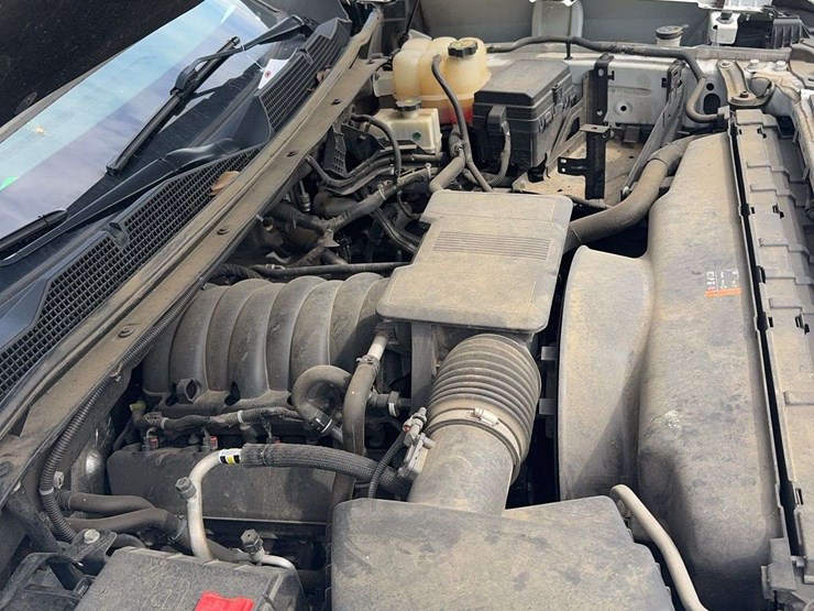 2020-chevrolet-silverado-4-x-4-truck-image-25