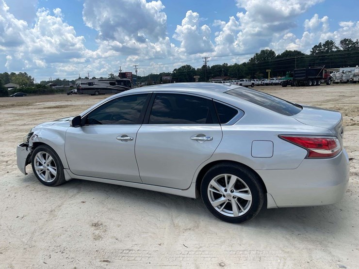 2015-nissan-altima-sv-4-door-sedan-(163,832-miles)-image-2