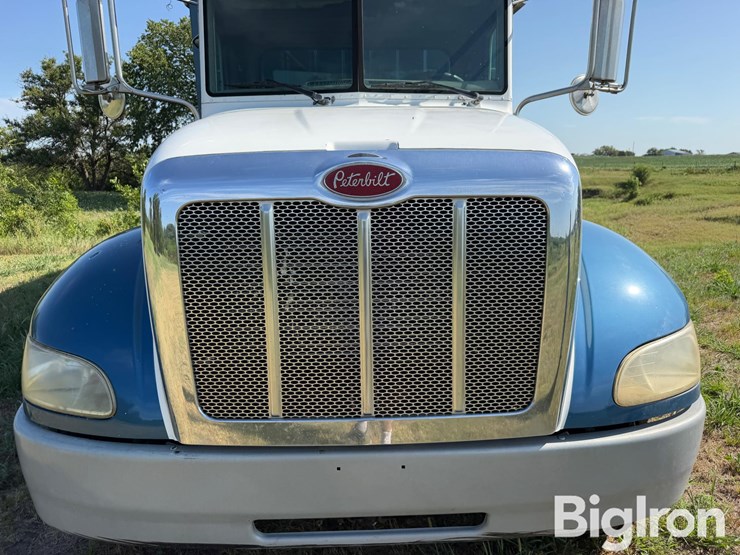 2005-peterbilt-335-image-18