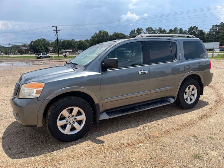 2015-nissan-armada-image-1
