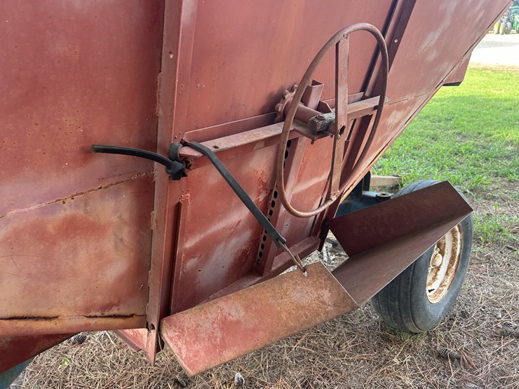gravity-flow-wagon-image-3