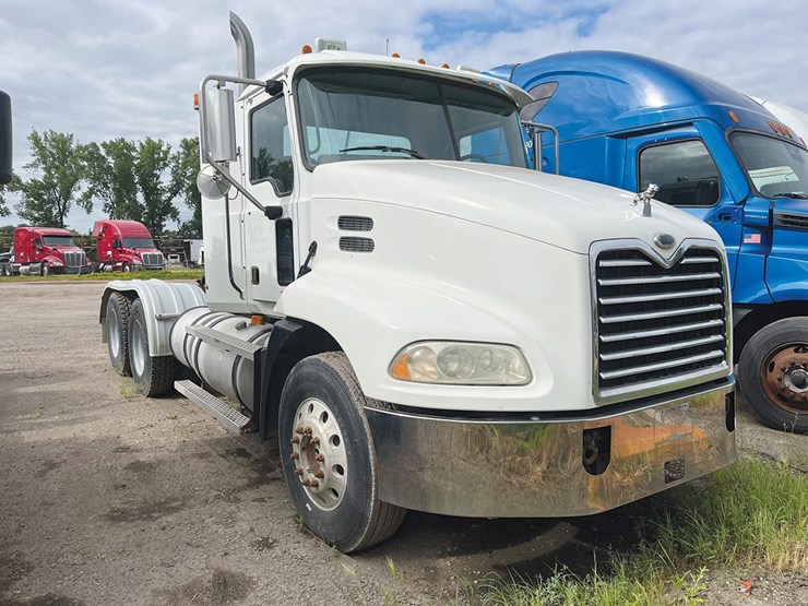 2006-mack-cx613-image-1