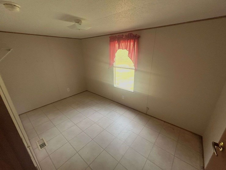 2005-fleetwood-14-x-60-mobile-home-image-15