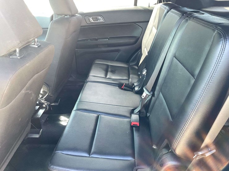 2018-ford-explorer-image-14