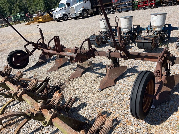 4-row-3pt-buster-with-gauge-wheels-image-5