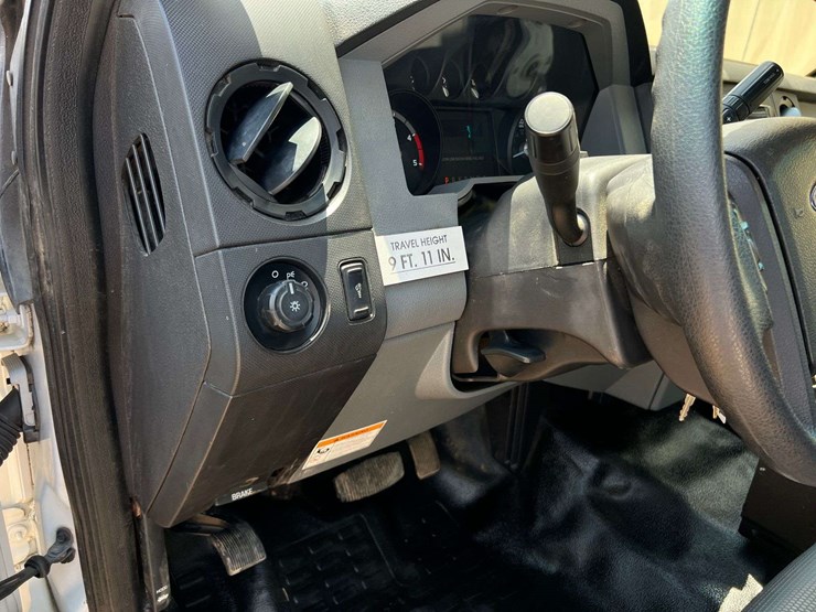 2015-ford-f550-image-30