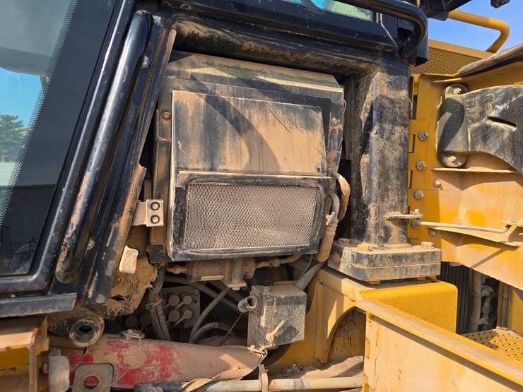 caterpillar-953d-image-75
