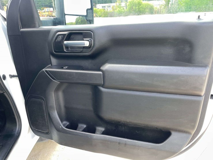 2022-chevrolet-silverado-3500-image-18