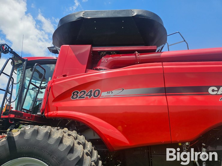 2017-case-ih-8240-image-15