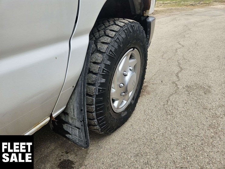 2010-ford-cargo-image-12
