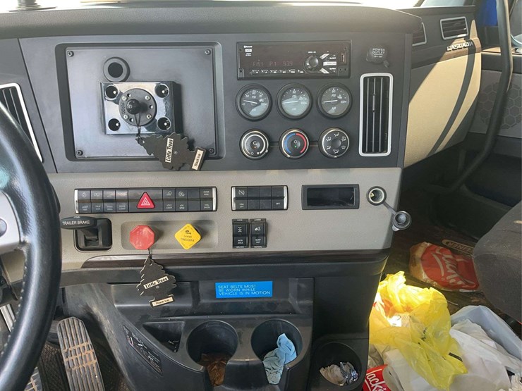 2021-freightliner-cascadia-truck-image-22