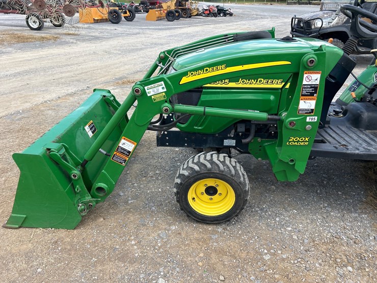 john-deere-2305-image-7