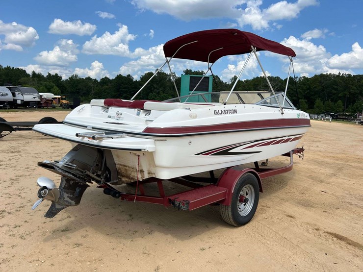 2007-glastron-gt-205-bowrider-boat-w/-volvo-penta-5.0l-v8-&-volvo-penta-sx-a-stern-drive-image-3