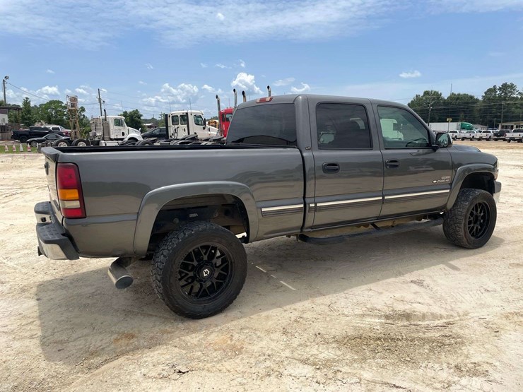 2002-chevrolet-silverado-2500-image-3