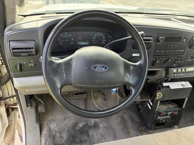 2005-ford-f450-image-17