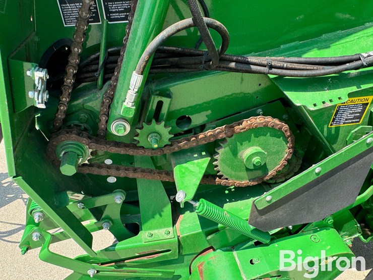 2024-john-deere-561m-image-19