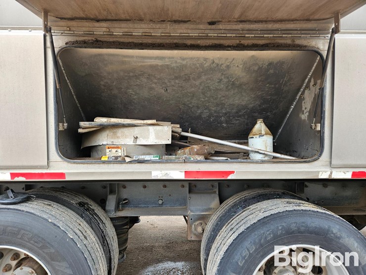 2014-walinga-hat-47-44102-tri/a-bulk-aluminum-feed-trailer-image-19