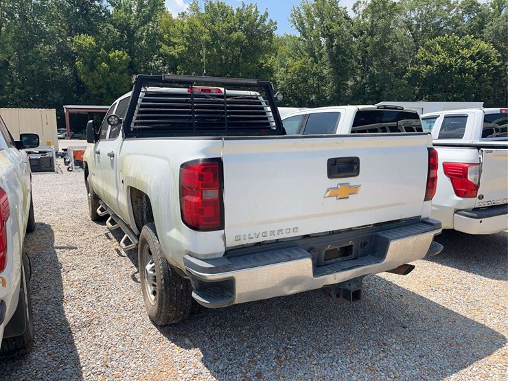 2019-chevrolet-silverado-hd-truck-image-3