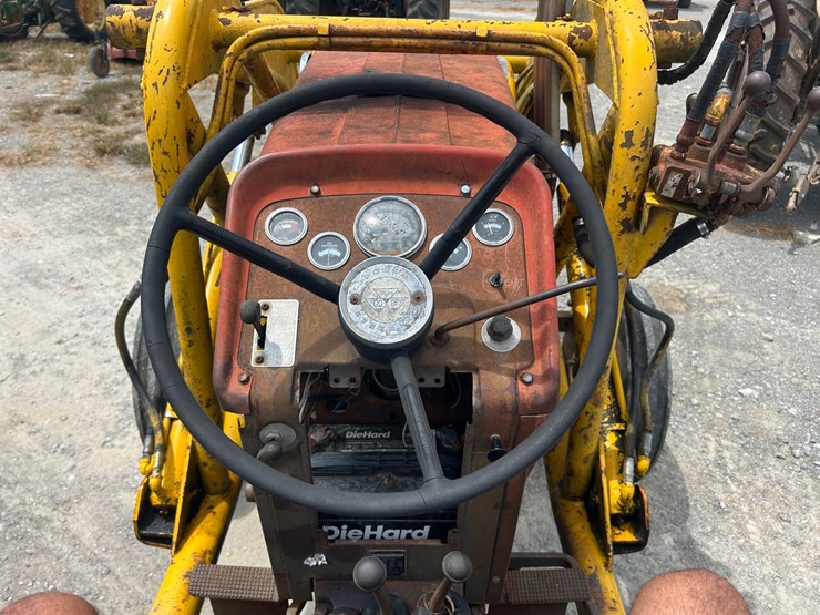massey-ferguson-165-image-10