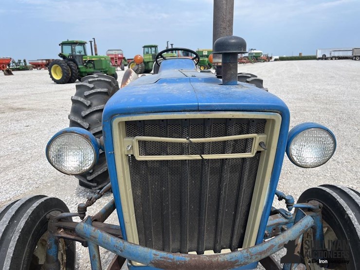 1979-ford-4600-image-11