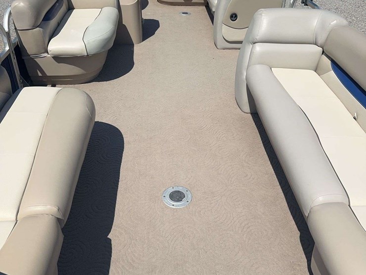2012-suntracker-24'-dlx-pontoon-boat-(party-barge)-image-14