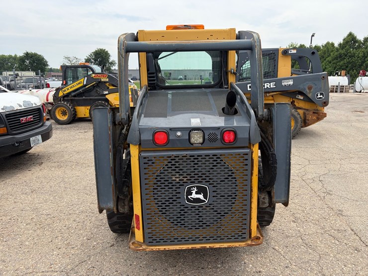 deere-320d-image-5