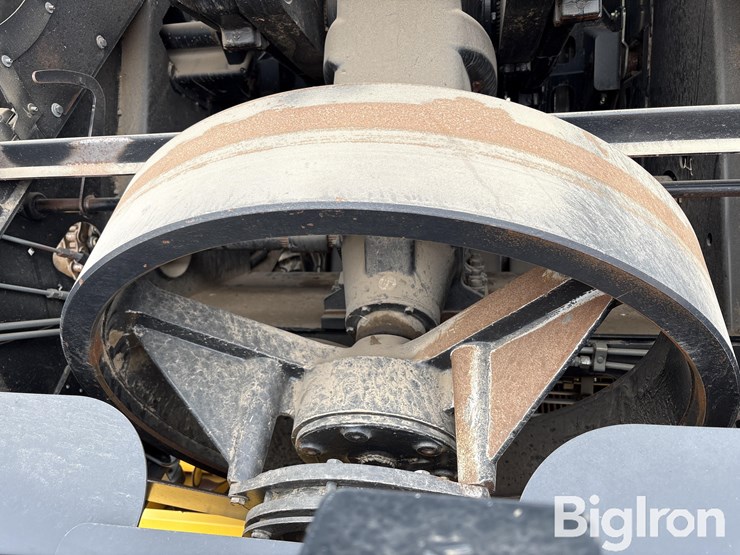 2016-new-holland-340-image-12