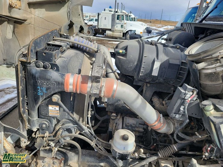non-operable-2015-kenworth-t4-series-t/a-hook-lift-truck-image-28