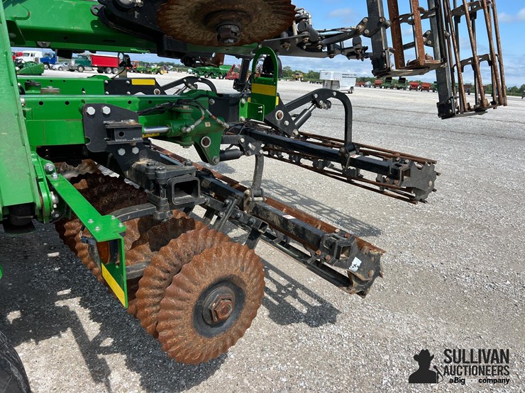 2021-john-deere-2660vt-image-12