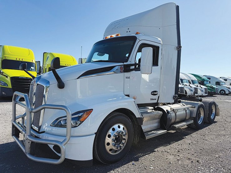 2024-kenworth-t680-image-1