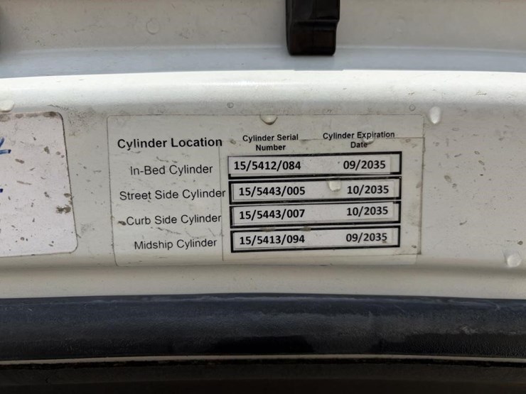 2015-chevrolet-silverado-2500-image-10